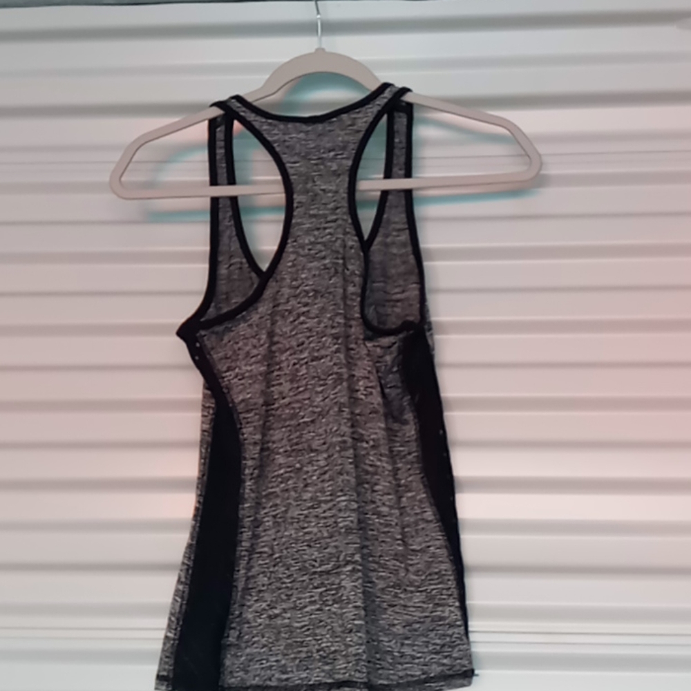 Women's active wear top size small - Picture 3 of 3